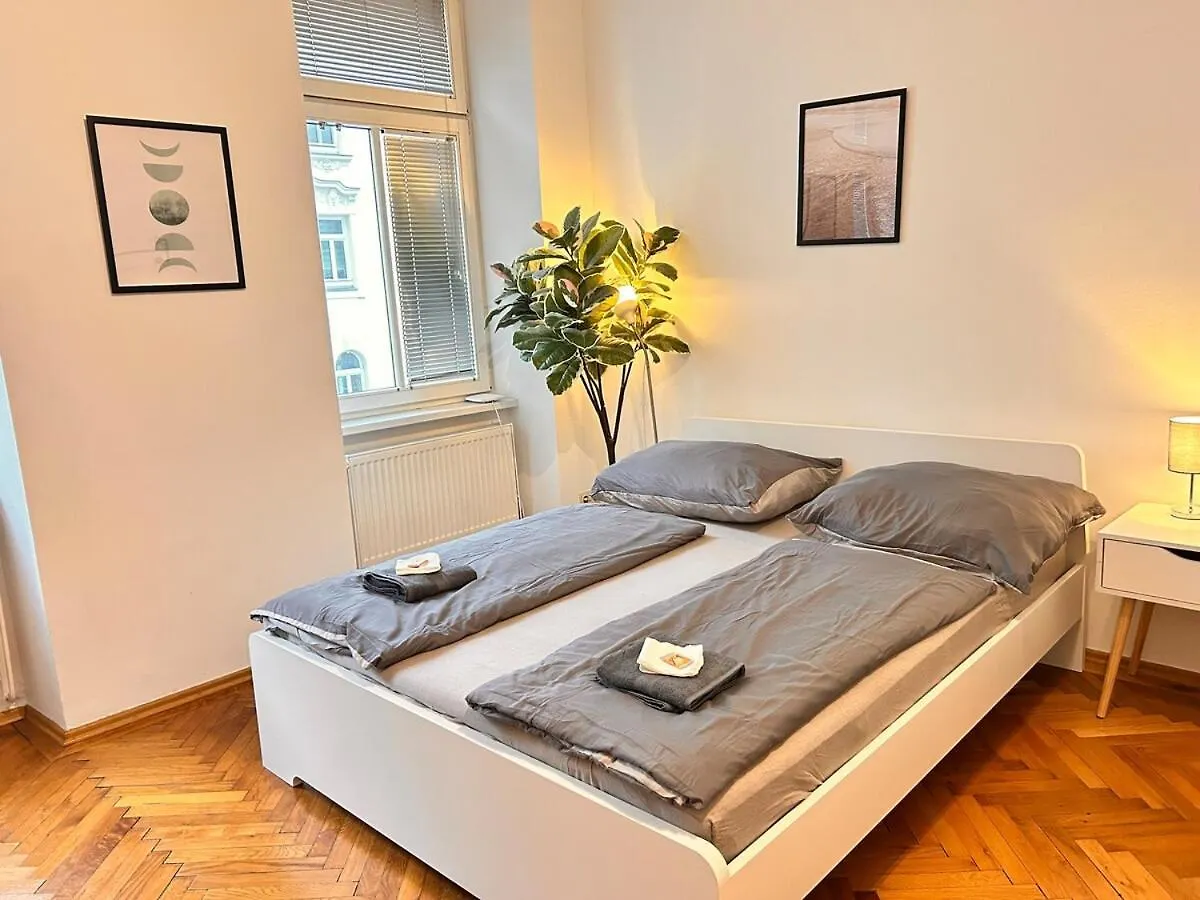 شقة Stylish Flat With 2 Double Beds For 4 People 15A فيينا