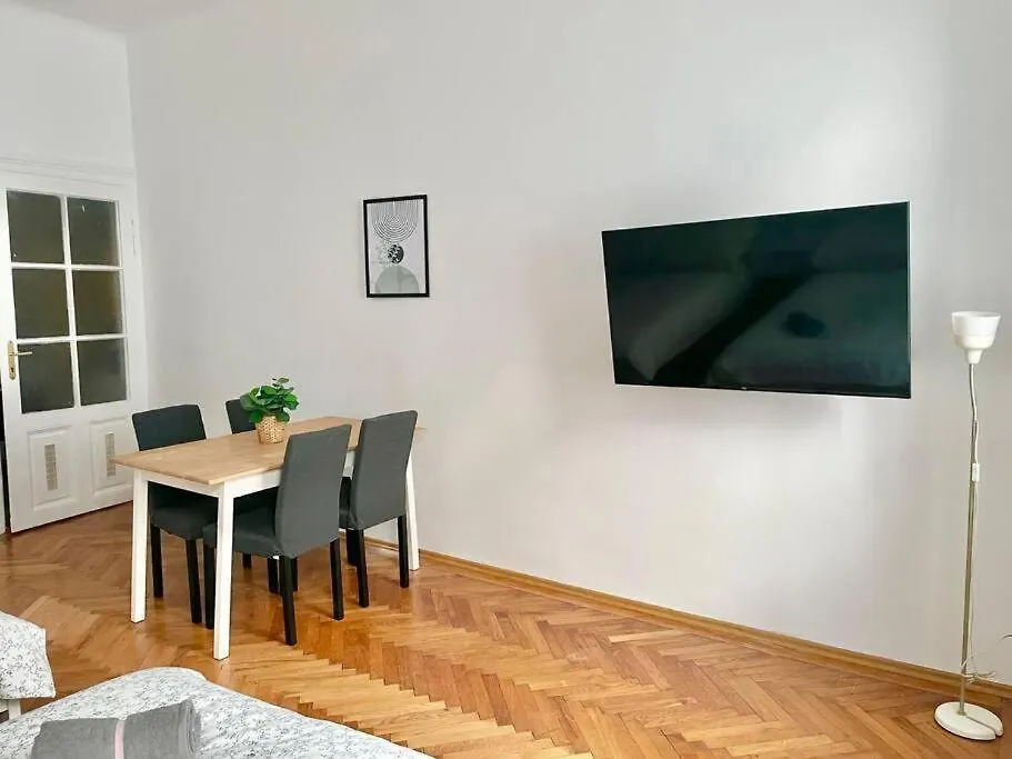 Stylish Flat With 2 Double Beds For 4 People 15A Apartment Vienna