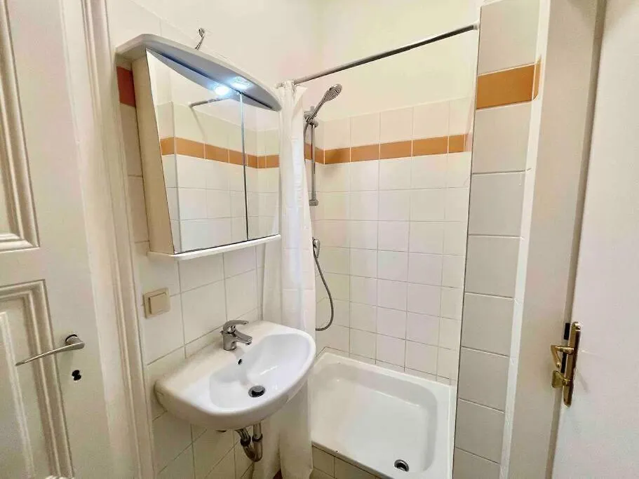 Stylish Flat With 2 Double Beds For 4 People 15A Apartment Vienna Austria